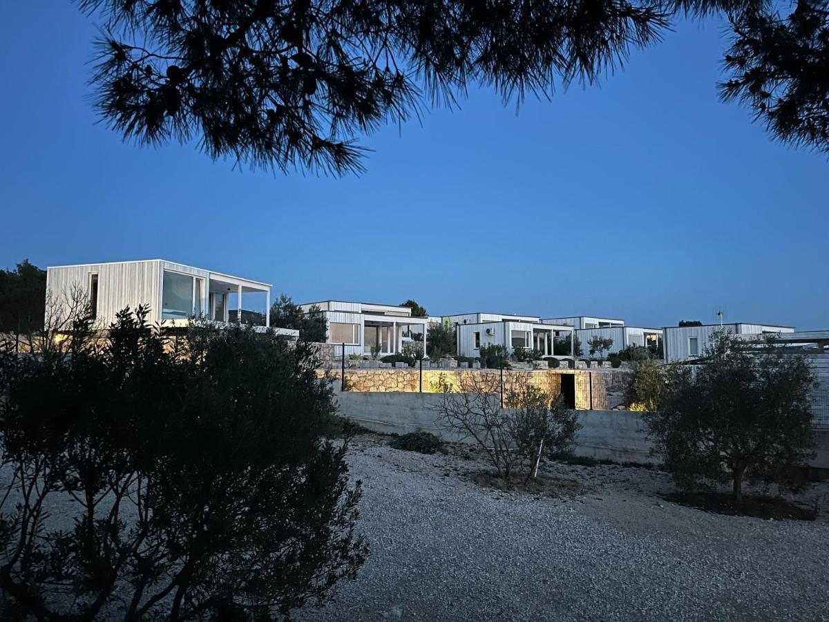 Buqez Eco - 2 And 8 - Seaview, New Wifi! Holiday home